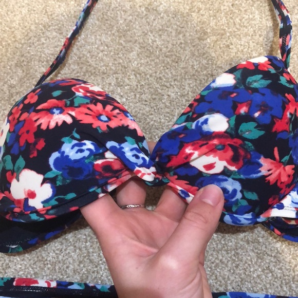 Bikini - Picture 4 of 8